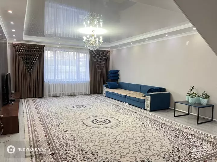 7-комнатный дом, 6 соток, 207 м², фотография 4