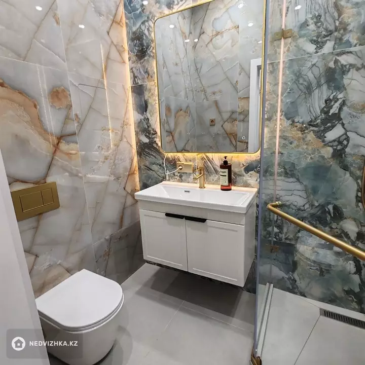 2-комнатная квартира, этаж 2 из 10, 65 м², фотография 3