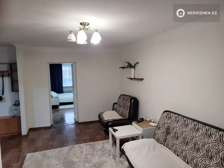 2-комнатная квартира, этаж 4 из 5, 45 м², фотография 3