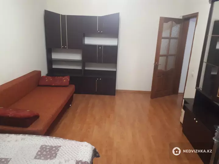 1-комнатная квартира, этаж 1 из 9, 38 м², На длительный срок