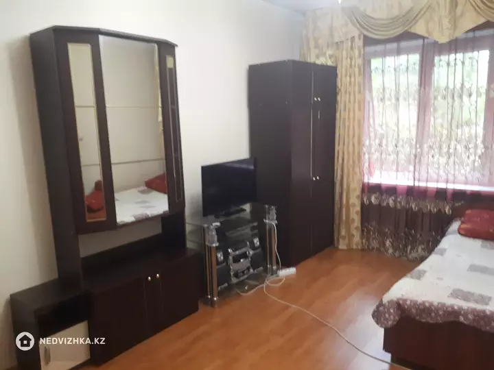 1-комнатная квартира, этаж 1 из 9, 38 м², На длительный срок, фотография 2