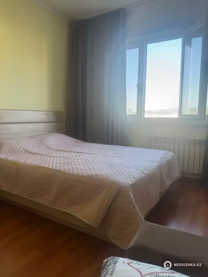 1-комнатная квартира, этаж 8 из 9, 43 м², Посуточно, фотография 2