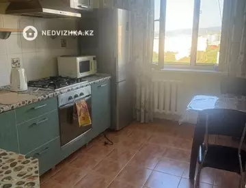 1-комнатная квартира, этаж 8 из 9, 43 м², Посуточно, миниатюра 3