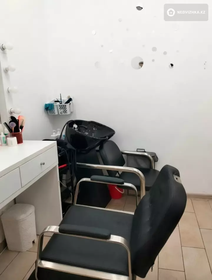 Салон, 5 этажей, 37 м²