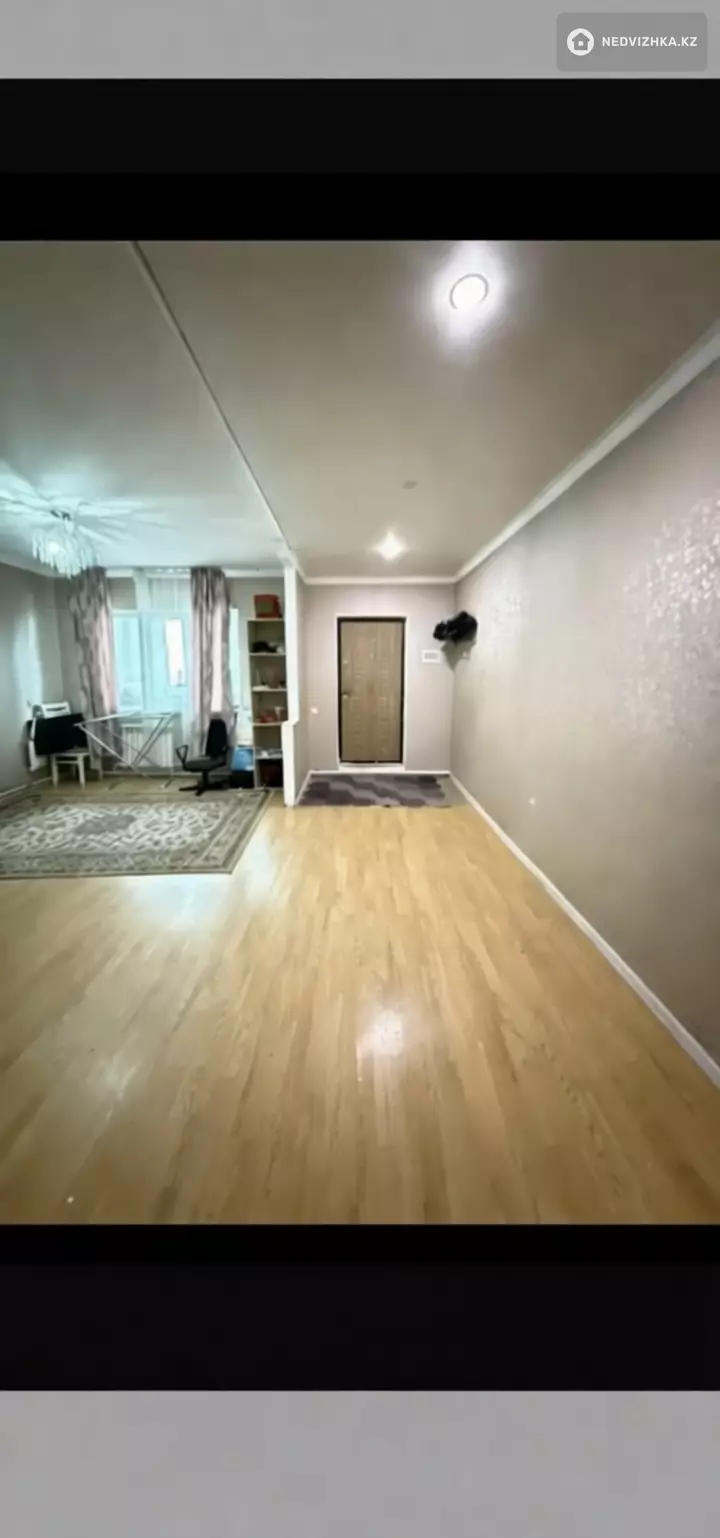 6-бөлмелі үй, 0.4 соттық, 260 м²