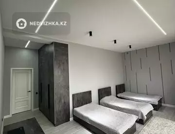7-комнатный дом, 10 соток, 240 м²