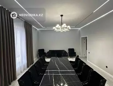 7-комнатный дом, 10 соток, 240 м²