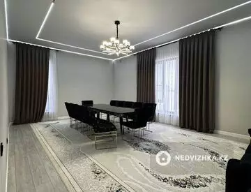 7-комнатный дом, 10 соток, 240 м²