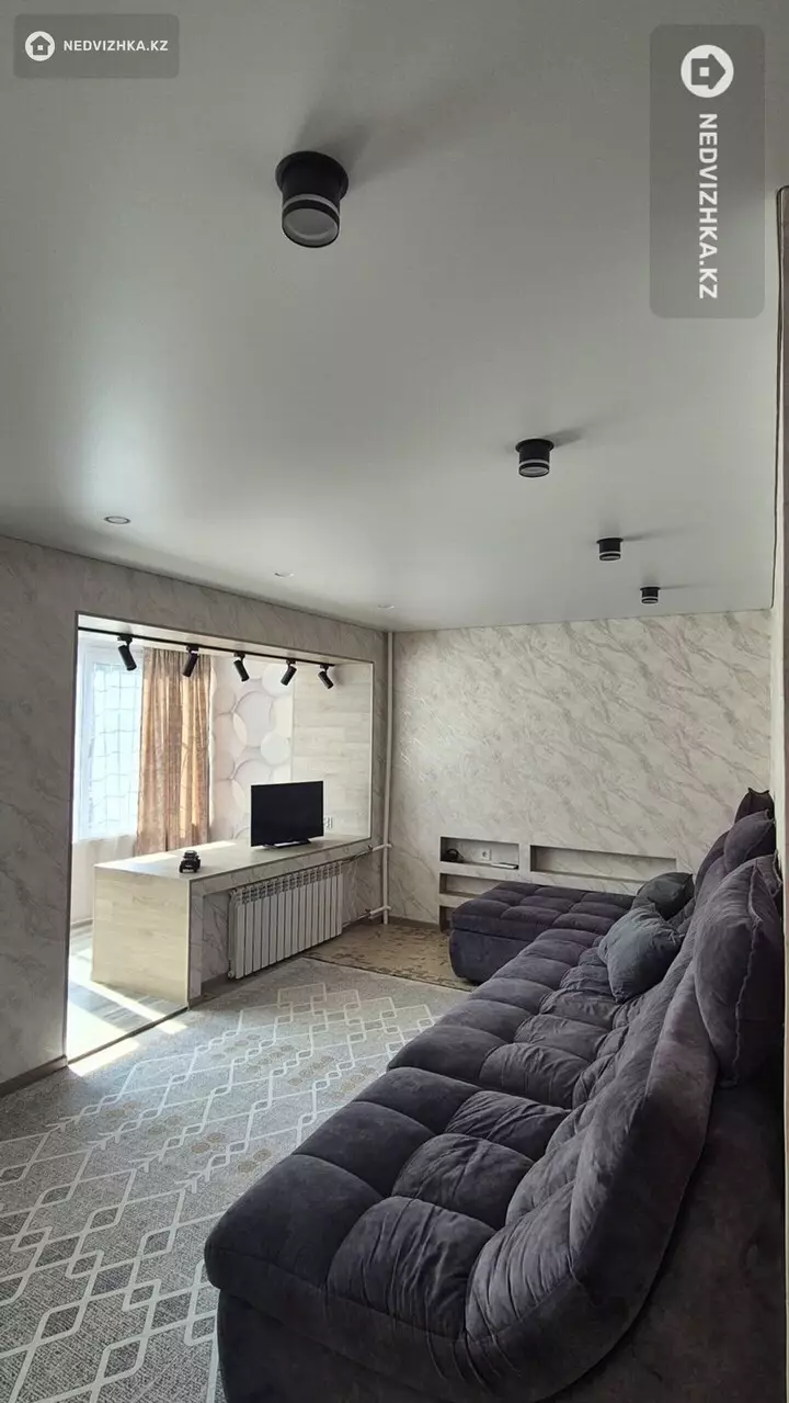 2-комнатная квартира, этаж 2 из 12, 53 м², фотография 2