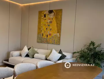 4-комнатная квартира, этаж 9 из 20, 109 м², миниатюра 1