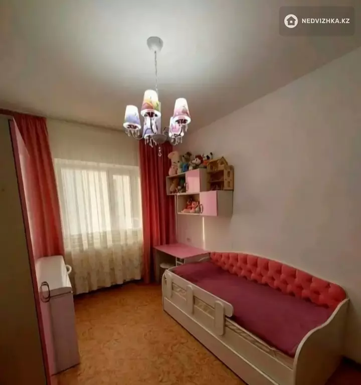 4-комнатная квартира, этаж 4 из 5, 81 м², фотография 2