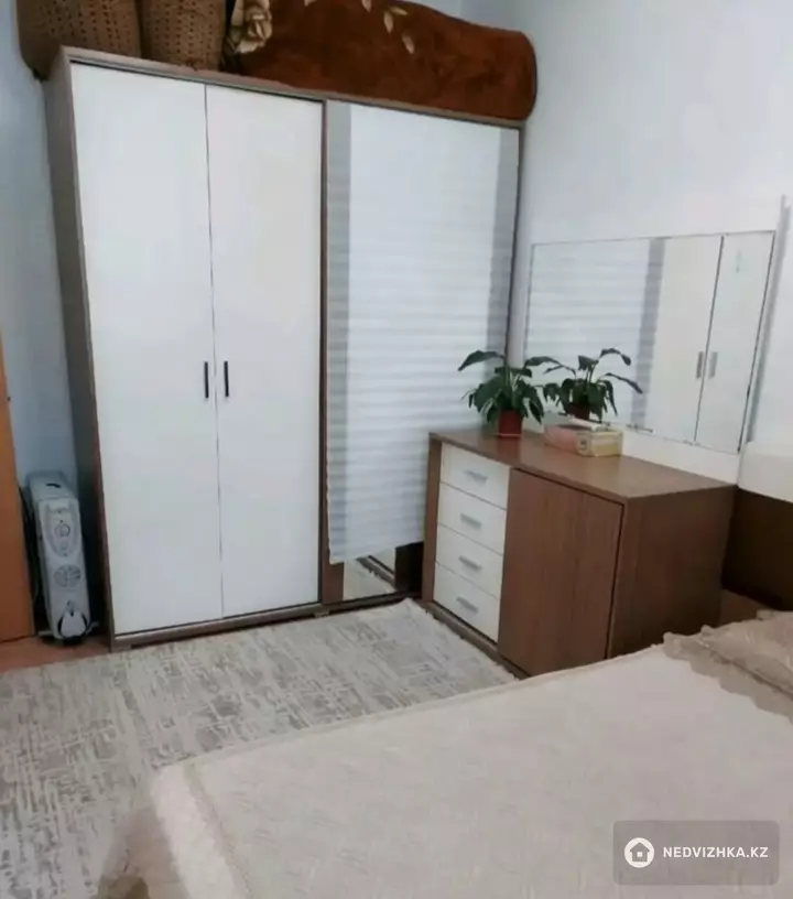4-комнатная квартира, этаж 4 из 5, 81 м², фотография 3