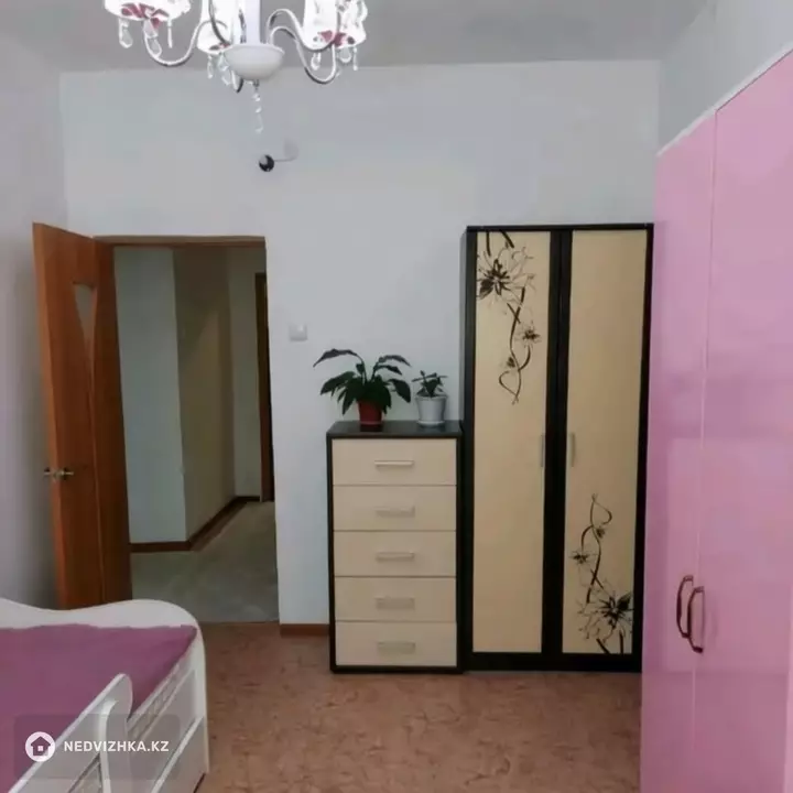 4-комнатная квартира, этаж 4 из 5, 81 м², фотография 4