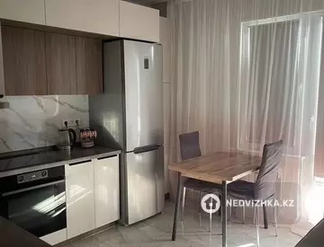 1-комнатная квартира, этаж 3 из 9, 36 м², На длительный срок, миниатюра 2