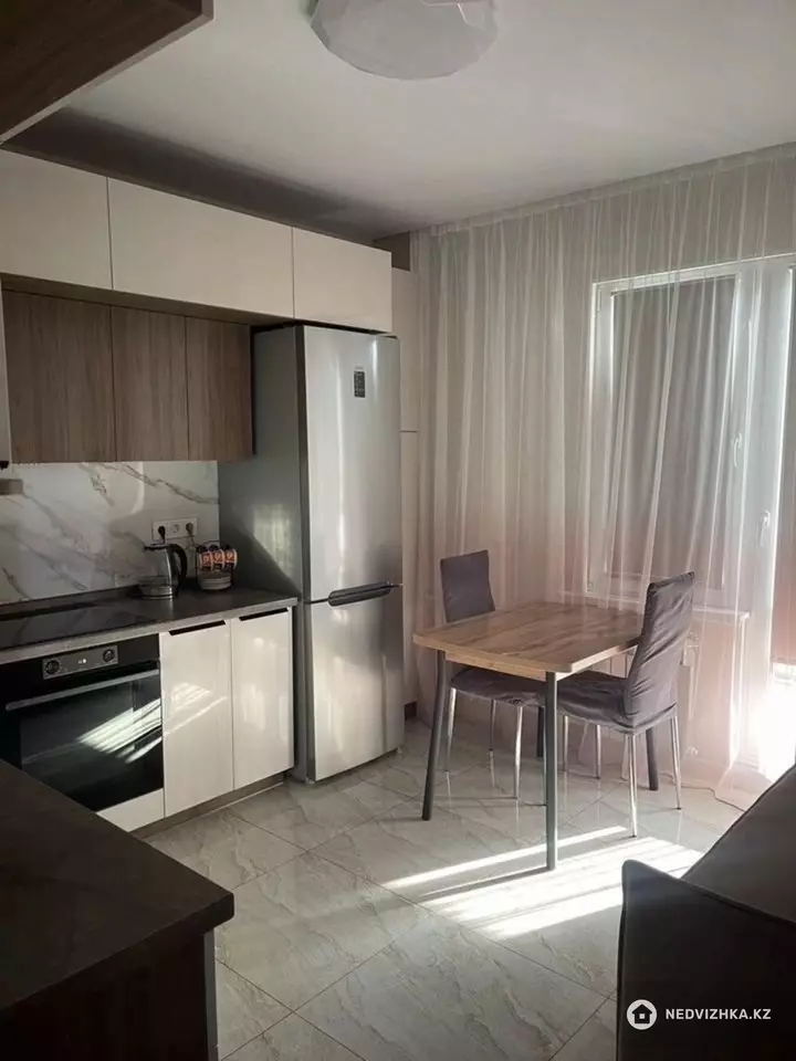 1-комнатная квартира, этаж 3 из 9, 36 м², На длительный срок, фотография 2