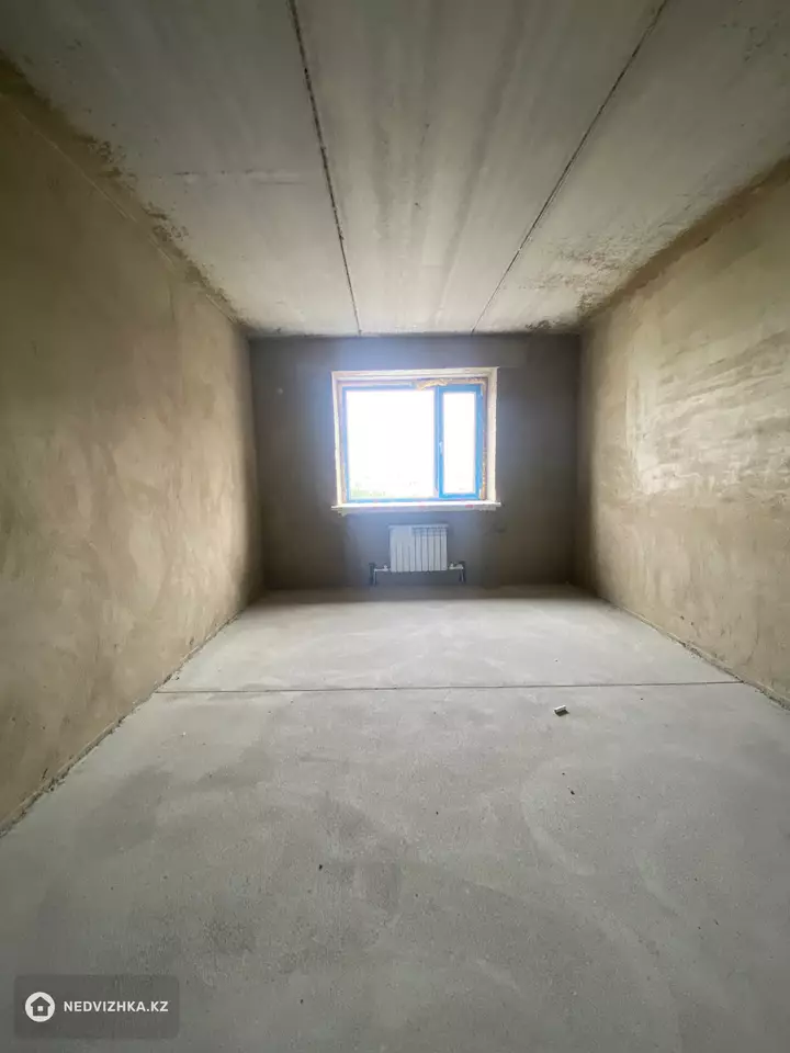 3-комнатная квартира, этаж 4 из 9, 104 м², фотография 3