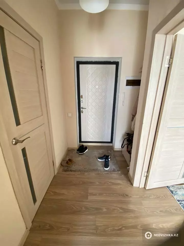 1-комнатная квартира, этаж 9 из 9, 34 м², фотография 3