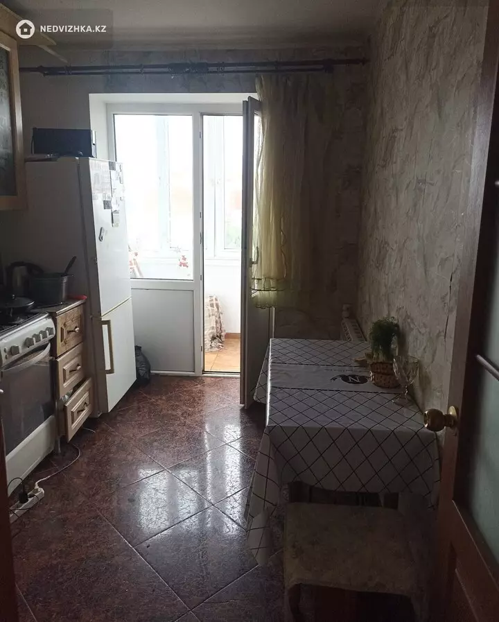 3-комнатная квартира, этаж 9 из 9, 66 м², фотография 2