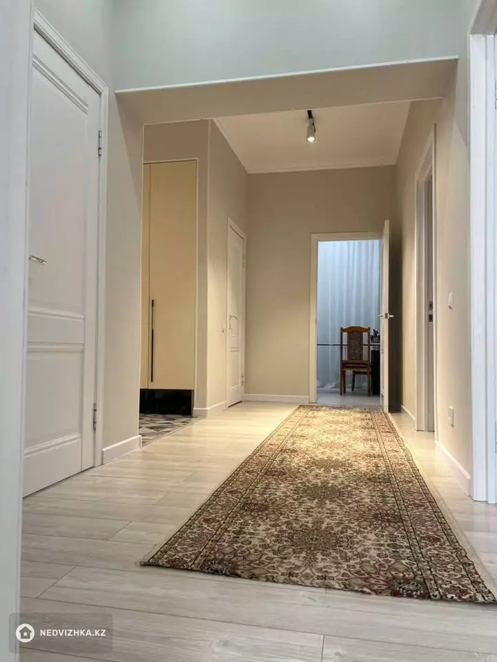 3-комнатная квартира, этаж 2 из 5, 85 м², фотография 3