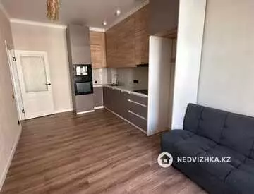 3-комнатная квартира, этаж 3 из 10, 94 м², миниатюра 2