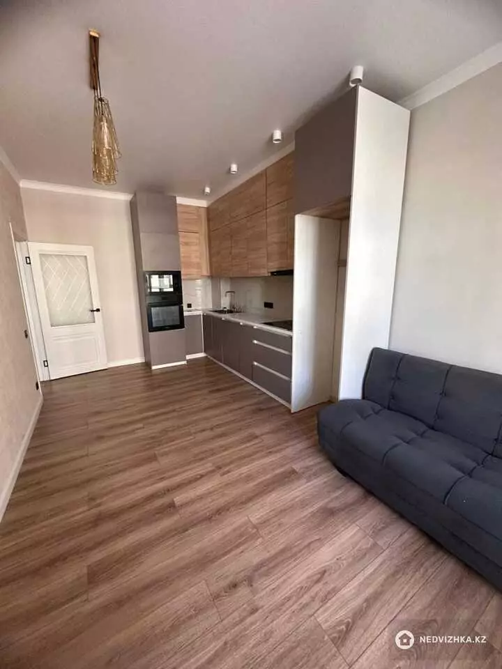 3-комнатная квартира, этаж 3 из 10, 94 м², фотография 2