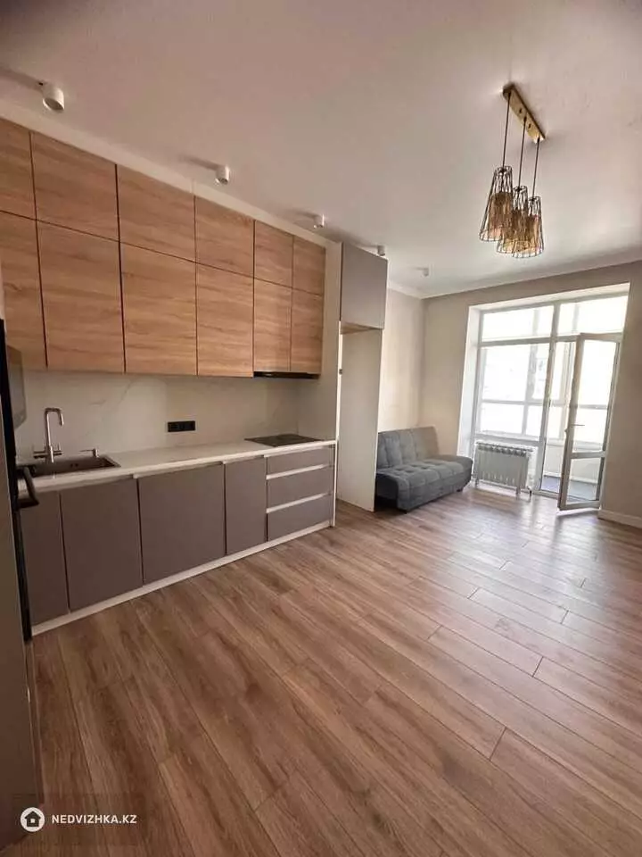 3-комнатная квартира, этаж 3 из 10, 94 м², фотография 4