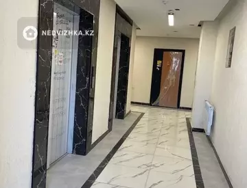 2-комнатная квартира, этаж 12 из 15, 52 м², миниатюра 3