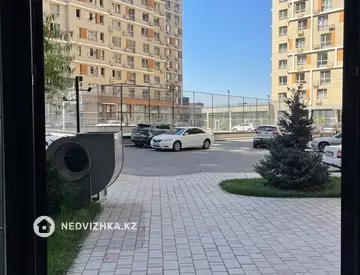 2-комнатная квартира, этаж 12 из 15, 52 м², миниатюра 2