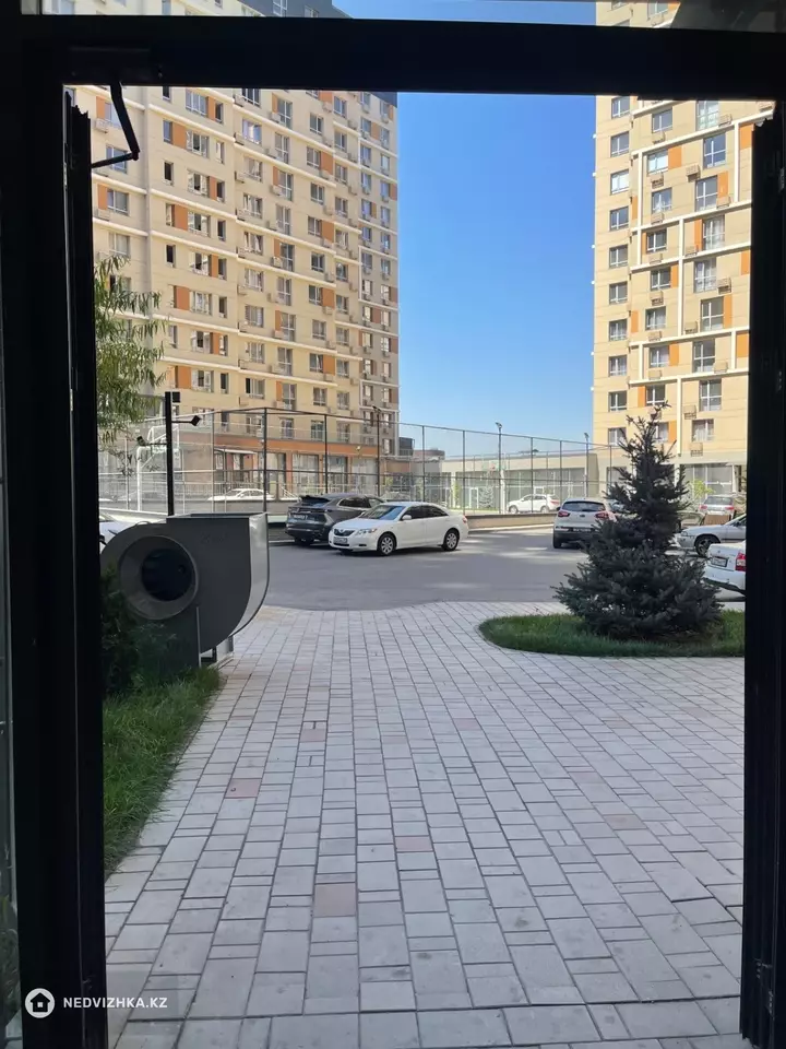 2-комнатная квартира, этаж 12 из 15, 52 м², фотография 2