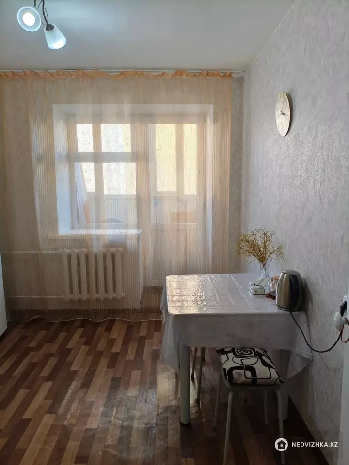 1-комнатная квартира, этаж 4 из 11, 37 м², Посуточно, фотография 5