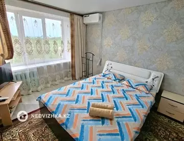 1-комнатная квартира, этаж 4 из 5, 40 м², Посуточно, миниатюра 1