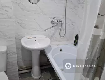 1-комнатная квартира, этаж 4 из 5, 40 м², Посуточно, миниатюра 5