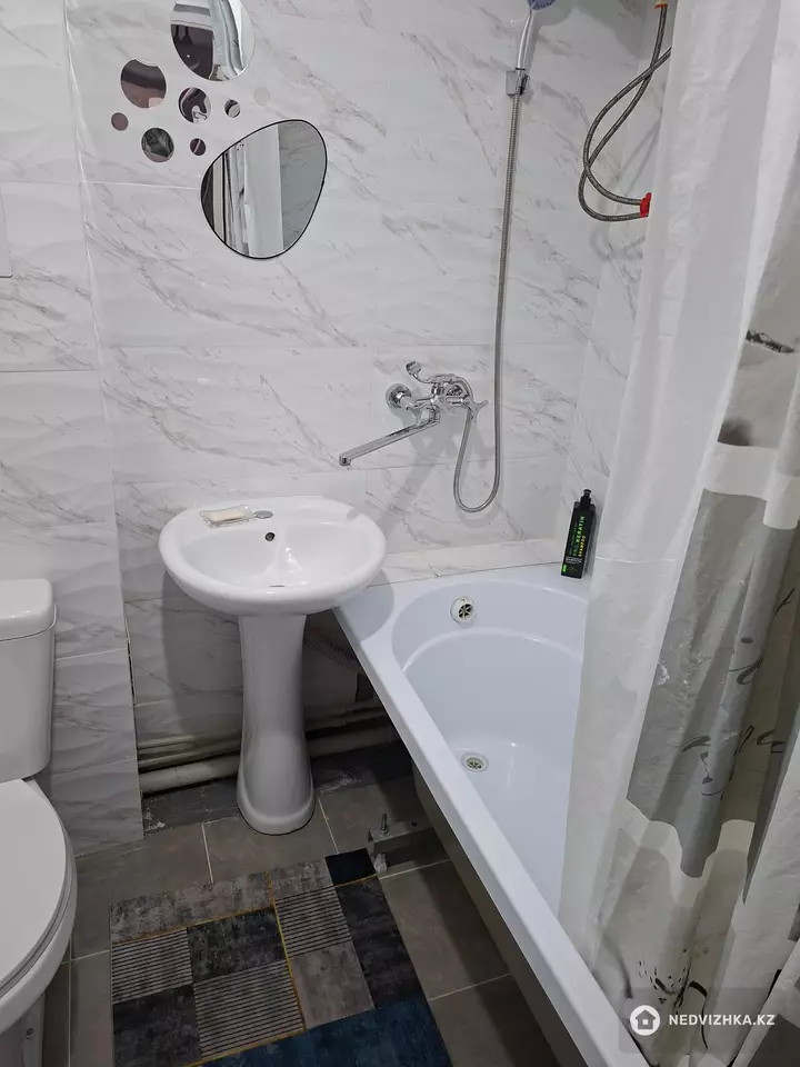 1-комнатная квартира, этаж 4 из 5, 40 м², Посуточно, фотография 5