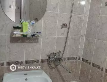 4-комнатная квартира, этаж 4 из 5, 5 м²