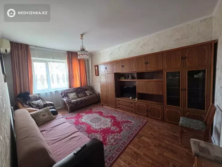 1-комнатная квартира, этаж 4 из 9, 40 м², На длительный срок, фотография 2
