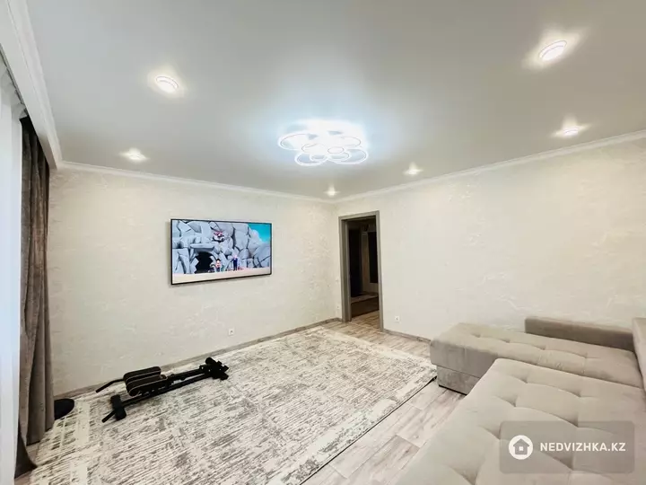 4-комнатная квартира, этаж 3 из 9, 80 м², фотография 2