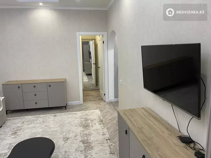1-комнатная квартира, этаж 3 из 9, 42 м², На длительный срок, фотография 2