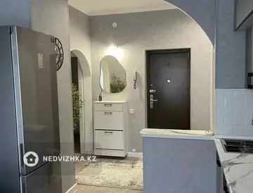 1-комнатная квартира, этаж 3 из 9, 42 м², На длительный срок, миниатюра 1