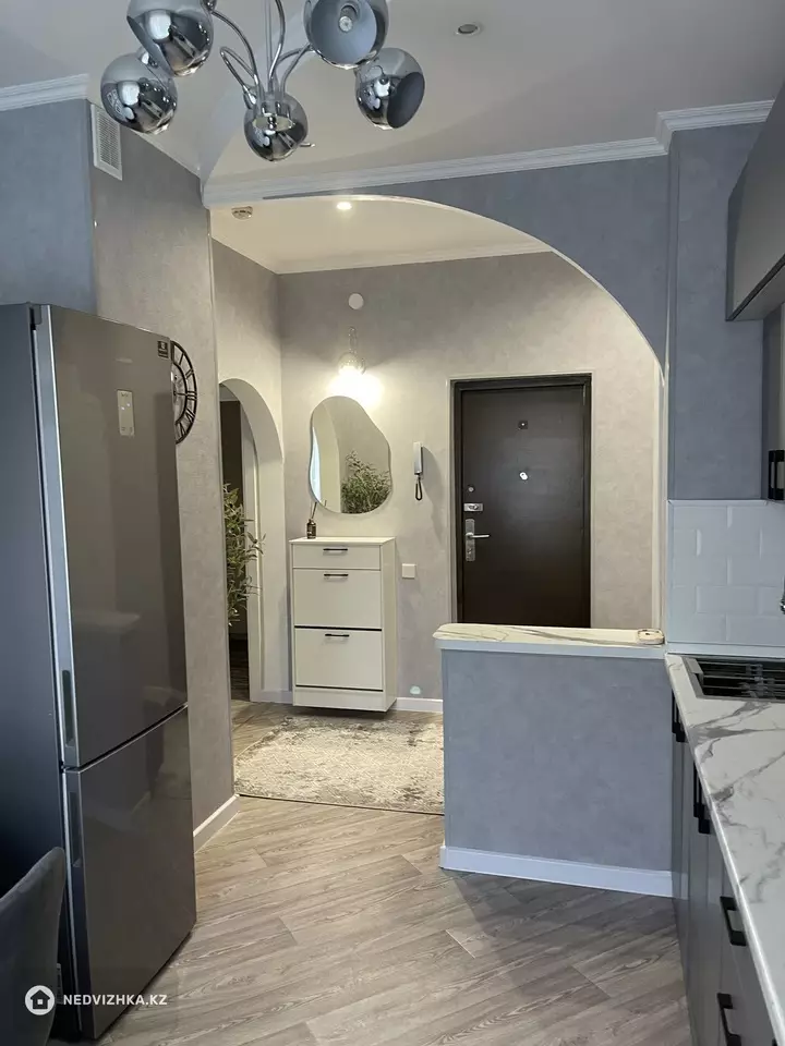 1-комнатная квартира, этаж 3 из 9, 42 м², На длительный срок