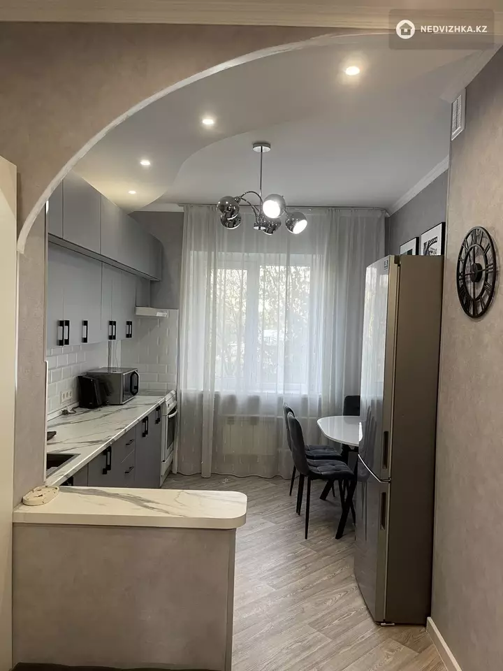 1-комнатная квартира, этаж 3 из 9, 42 м², На длительный срок, фотография 3