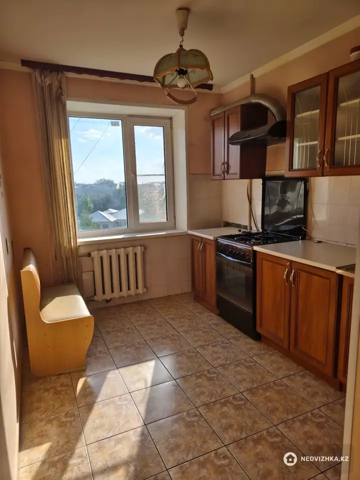 3-комнатная квартира, этаж 8 из 9, 63 м², фотография 2
