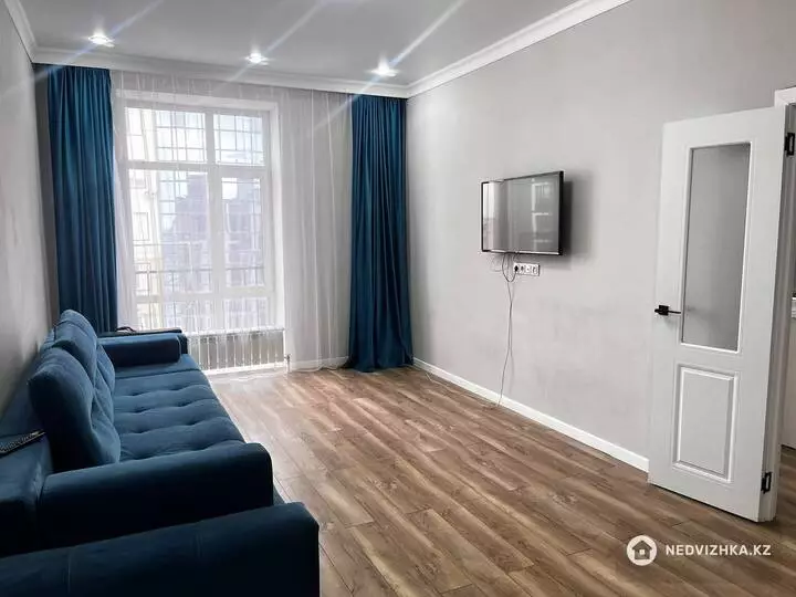 1-комнатная квартира, этаж 10 из 10, 45 м², фотография 2