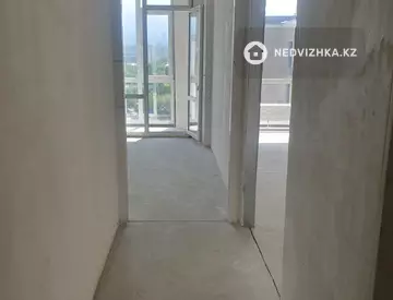 2-комнатная квартира, этаж 12 из 12, 48 м², миниатюра 3