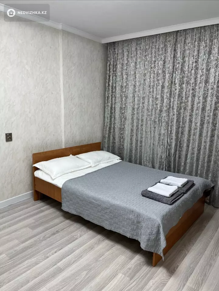 1-комнатная квартира, этаж 2 из 5, 40 м², Посуточно, фотография 3