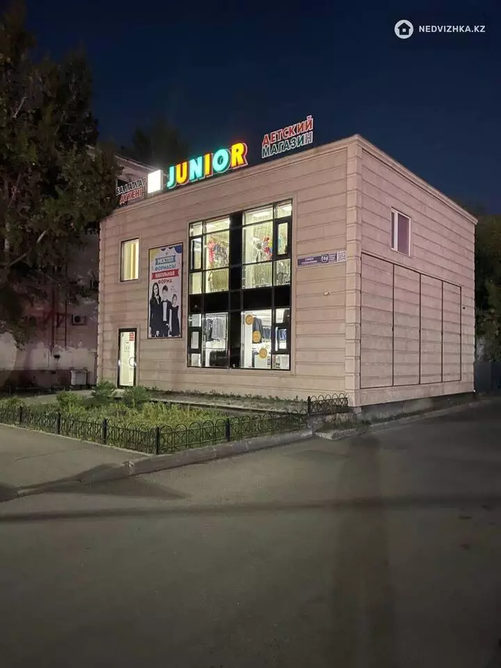 кеңселер, дүкендер мен бутиктер т.б., 2 қабат, 200 м²