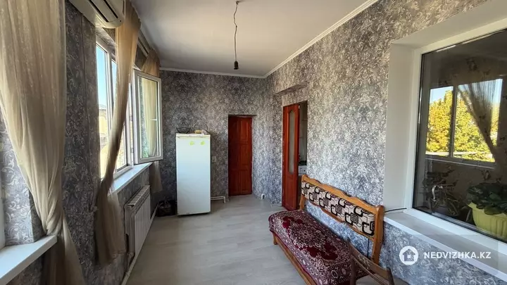 2-комнатная квартира, этаж 2 из 2, 56 м², фотография 2