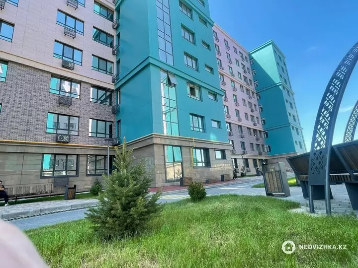 3-комнатная квартира, этаж 3 из 9, 100 м²