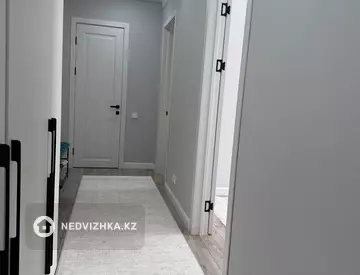 2-комнатная квартира, этаж 4 из 9, 65 м², На длительный срок, миниатюра 1