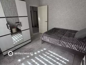 3-комнатная квартира, этаж 4 из 5, 68 м², миниатюра 2