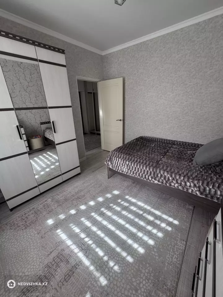 3-комнатная квартира, этаж 4 из 5, 68 м², фотография 2